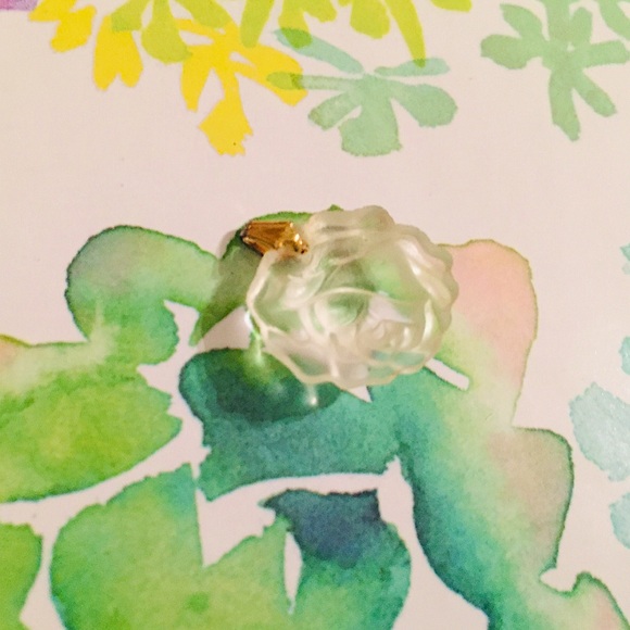 🌹Acrylic Rose Pendant🌹 - Picture 4 of 5